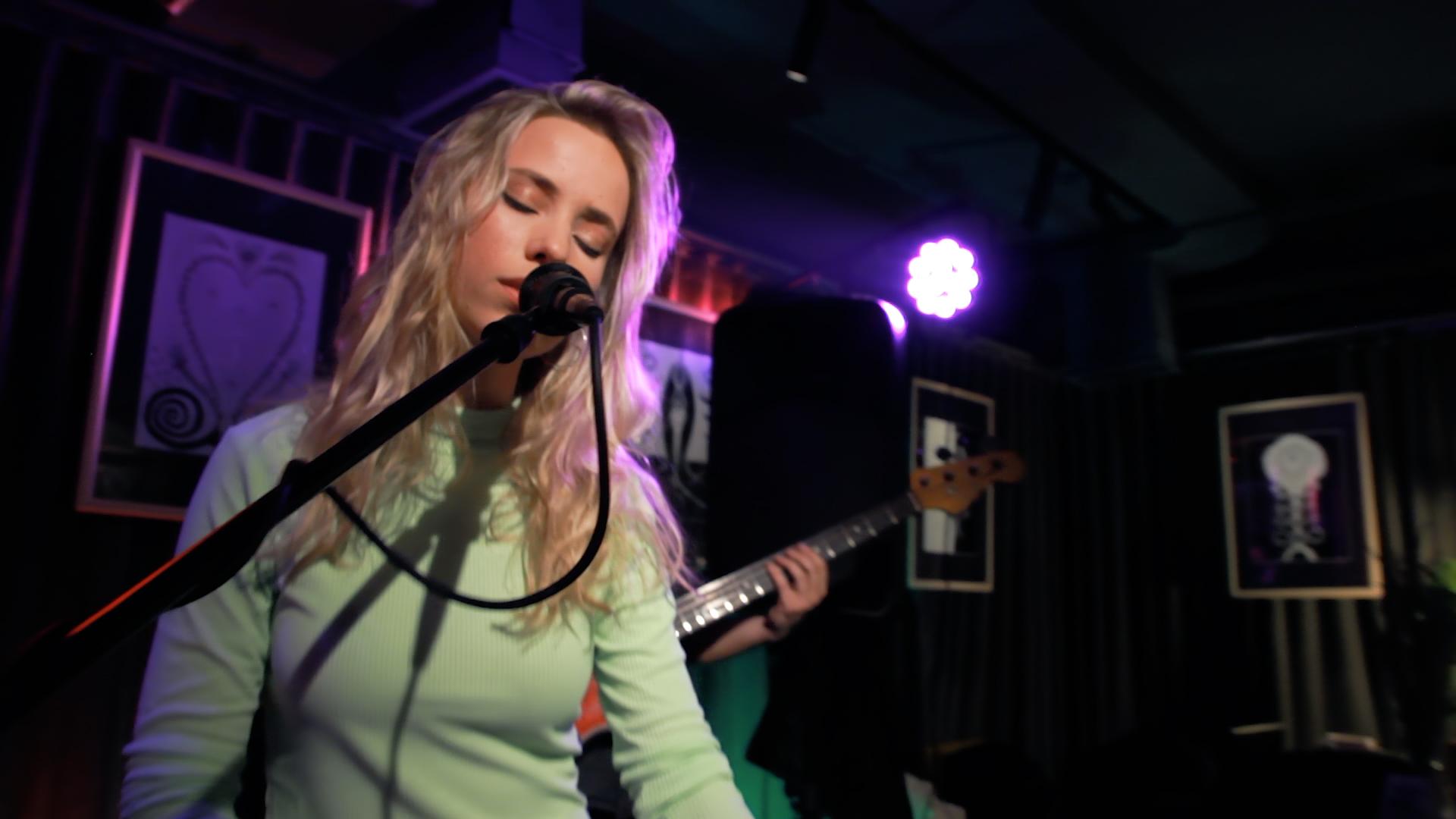Dear Annie – Future RnB